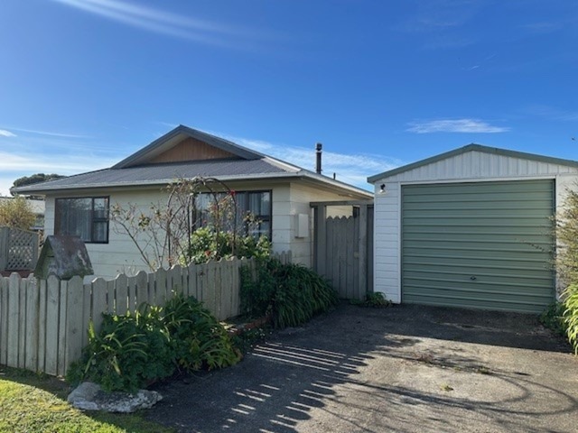 Lovely 3-Bedroom Home by the Coast